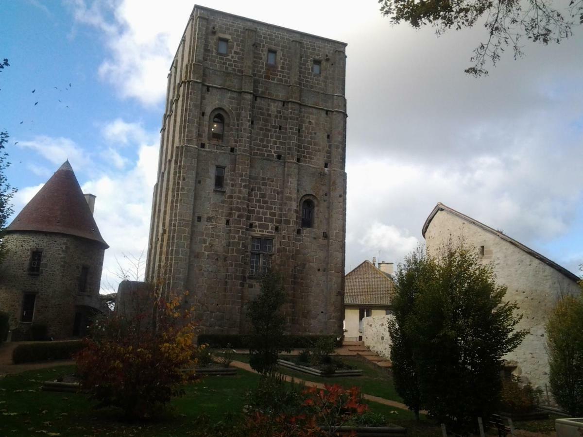 Les Calaubys Holiday home Huriel